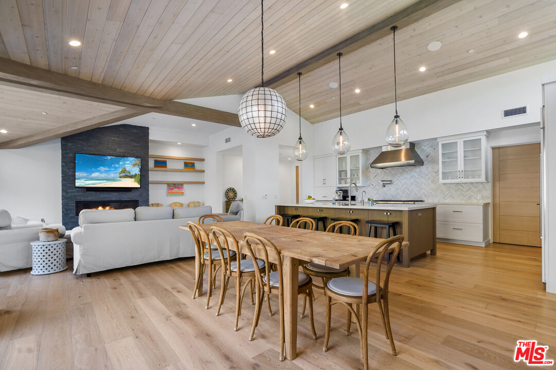 6328 Paseo Cyn Drive Malibu, CA 90265 - Photo 7 of 39