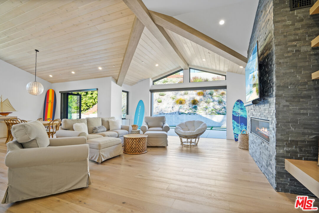 6328 Paseo Cyn Drive Malibu, CA 90265 - Photo 9 of 39