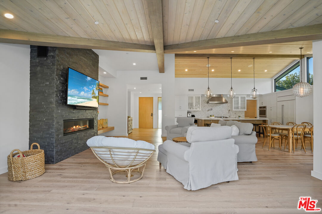 6328 Paseo Cyn Drive Malibu, CA 90265 - Photo 10 of 39