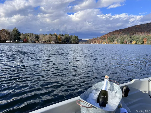 a view of outside area