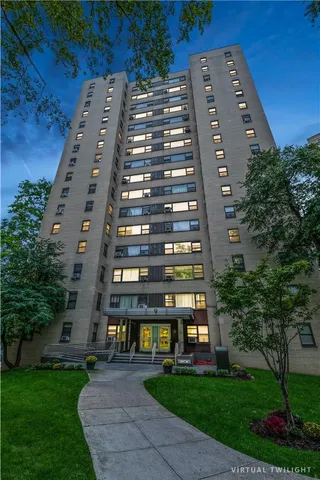 $259,900 | 9 Fordham Hill Ovl, Unit 4F | University Heights