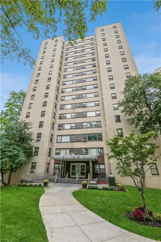 $259,900 | 9 Fordham Hill Ovl, Unit 4F | University Heights