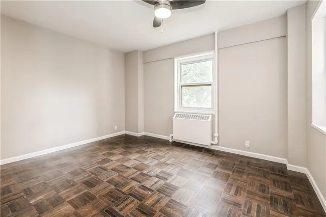 $259,900 | 9 Fordham Hill Ovl, Unit 4F | University Heights