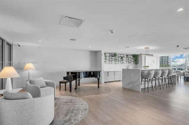 $5,950 | 900 Biscayne Boulevard, Unit 2312, Miami, FL 33132