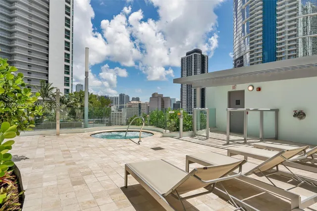 $5,950 | 900 Biscayne Boulevard, Unit 2312, Miami, FL 33132