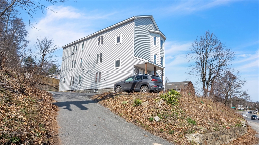 a view of a house with a yard