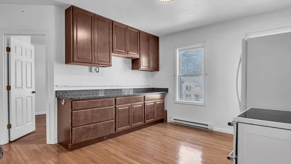 $2,500 | 1442 Main Street, Unit 2, Worcester, MA 01603
