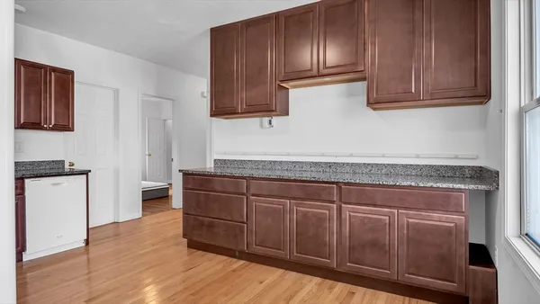 $2,500 | 1442 Main Street, Unit 2, Worcester, MA 01603