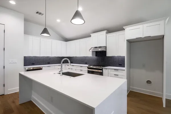 $5,500 | 8302 Kromer Street, Austin, TX 78757