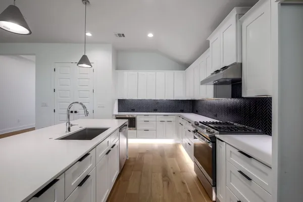 $5,500 | 8302 Kromer Street, Austin, TX 78757