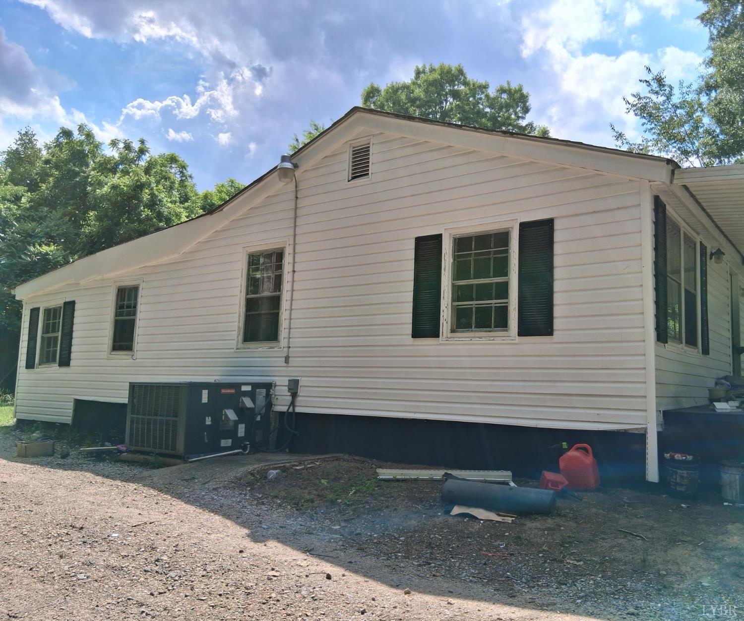 128 Davis Road Chatham, VA 24531 - Photo 4 of 22 Gallery Image 4