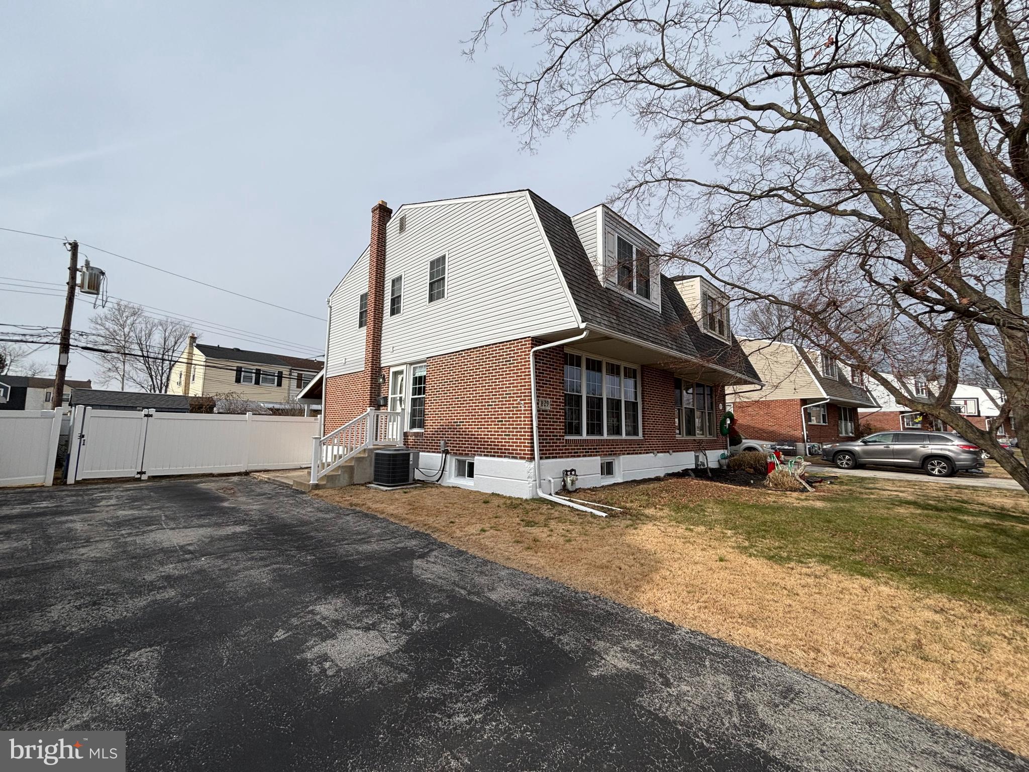 829 Hood Road Swarthmore, PA 19081 - Photo 3 of 37