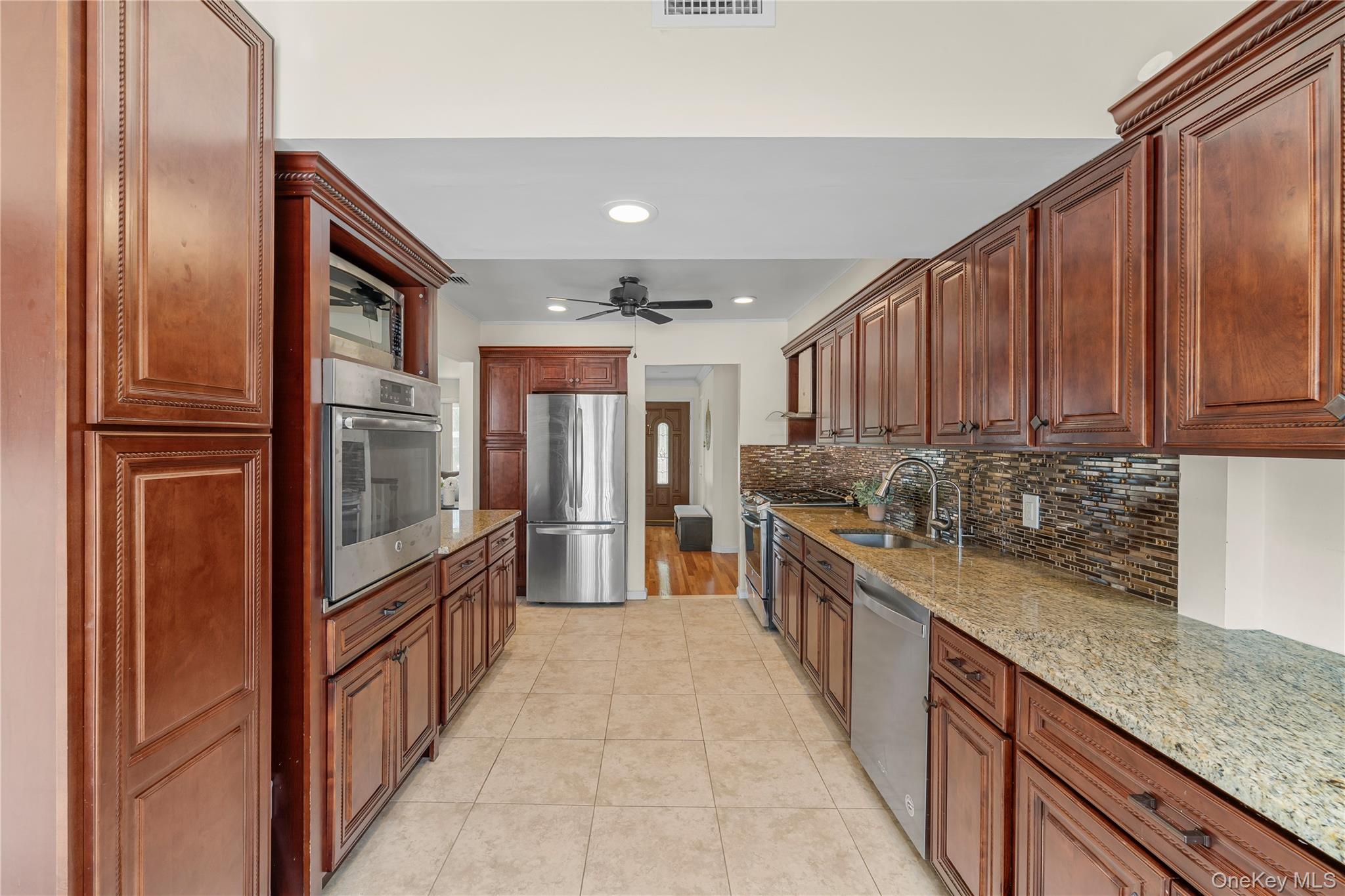 16 Cumberland Road Jericho, NY 11753 - Photo 13 of 44