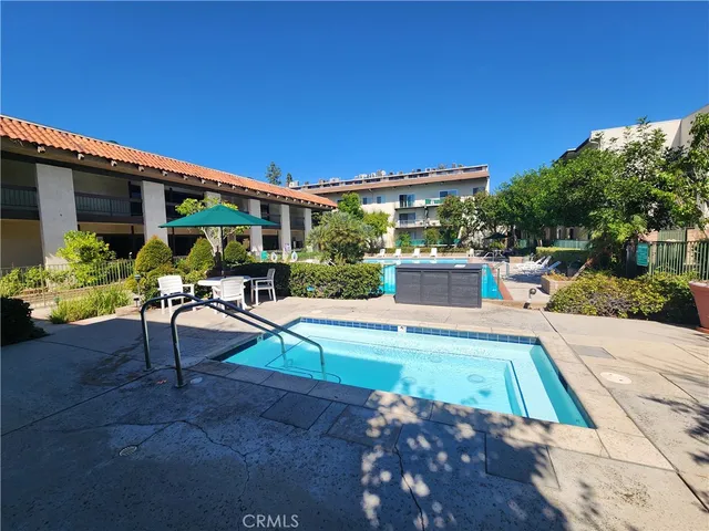 $2,895 | 5460 White Oak Avenue, Unit H106, Encino, CA 91316