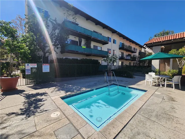 $2,895 | 5460 White Oak Avenue, Unit H106, Encino, CA 91316