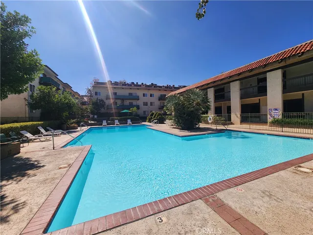 $2,895 | 5460 White Oak Avenue, Unit H106, Encino, CA 91316