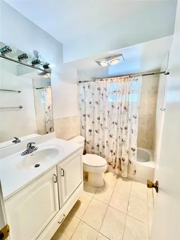 $2,200 | 1000 Northeast 14th Avenue, Unit 503, Hallandale Beach, FL 33009