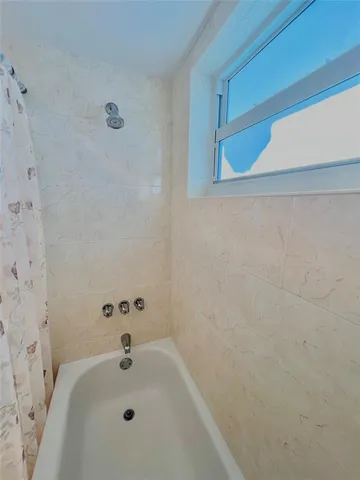 $2,200 | 1000 Northeast 14th Avenue, Unit 503, Hallandale Beach, FL 33009