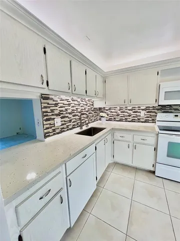 $2,200 | 1000 Northeast 14th Avenue, Unit 503, Hallandale Beach, FL 33009