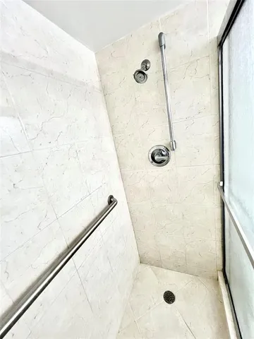 $2,200 | 1000 Northeast 14th Avenue, Unit 503, Hallandale Beach, FL 33009