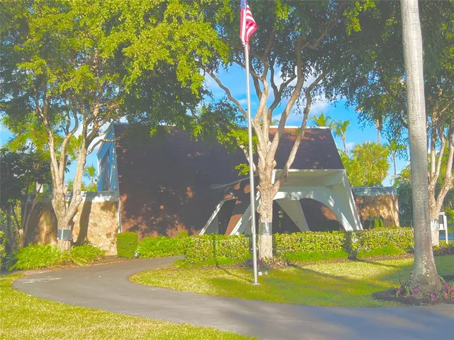 $2,200 | 1000 Northeast 14th Avenue, Unit 503, Hallandale Beach, FL 33009