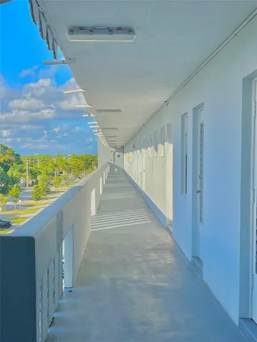 $2,200 | 1000 Northeast 14th Avenue, Unit 503, Hallandale Beach, FL 33009