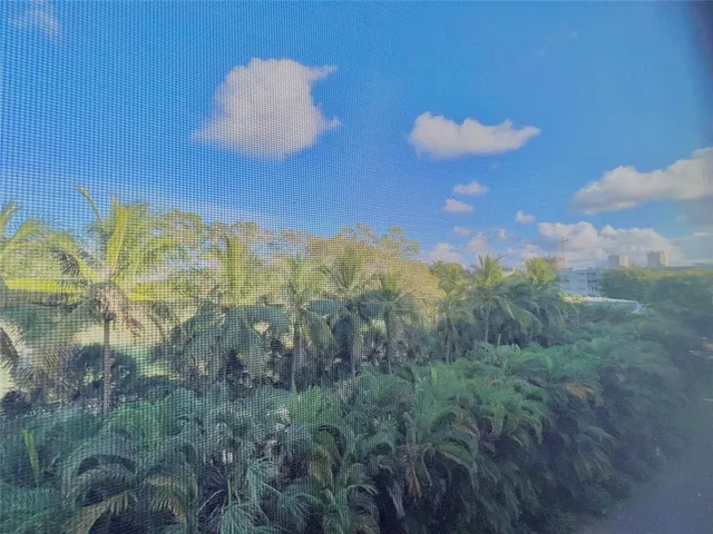 $2,200 | 1000 Northeast 14th Avenue, Unit 503, Hallandale Beach, FL 33009