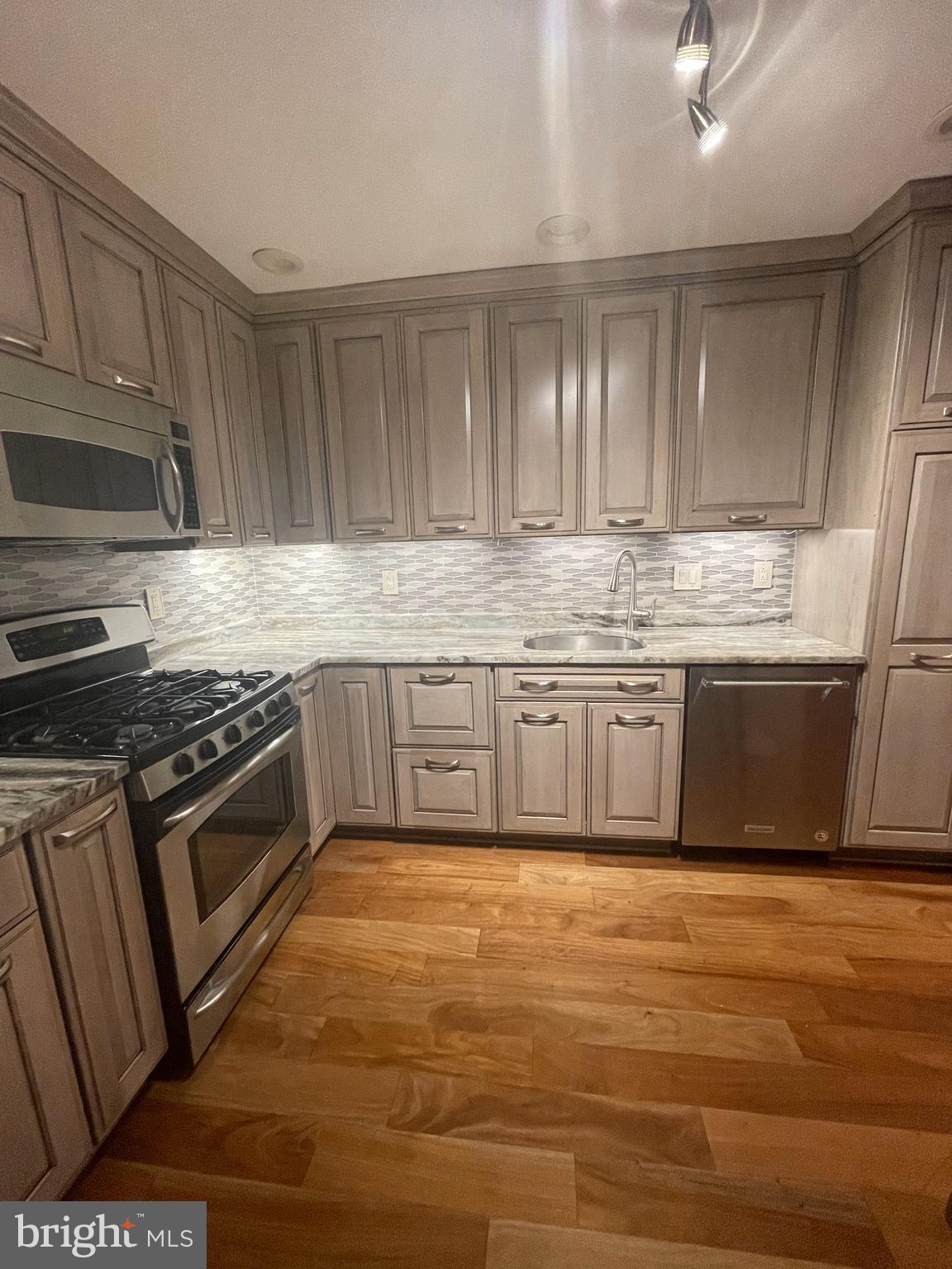 1641 Covington Road Yardley, PA 19067 - Photo 3 of 34