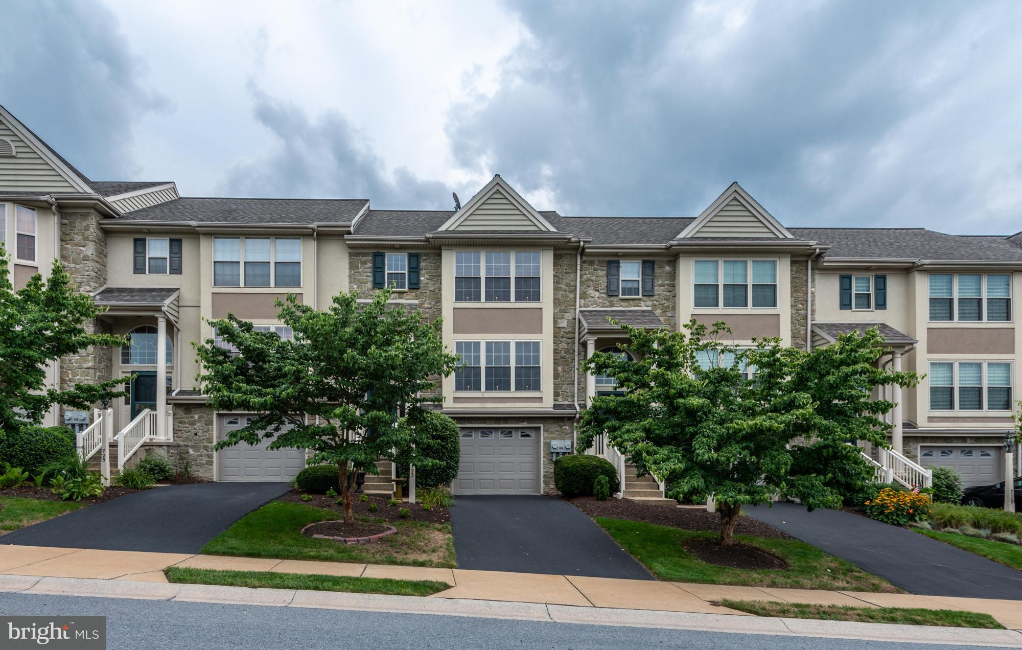 723 Skywalk Lane Lancaster, PA 17601 - Photo 2 of 23 V2