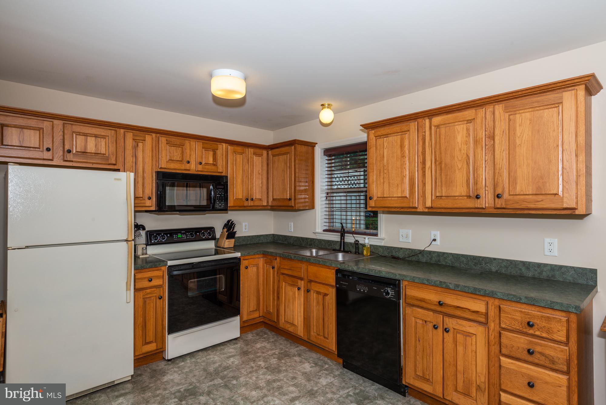 723 Skywalk Lane Lancaster, PA 17601 - Photo 14 of 23 Kitchen