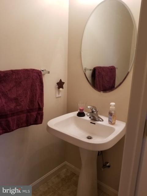 723 Skywalk Lane Lancaster, PA 17601 - Photo 15 of 23 Half Bath