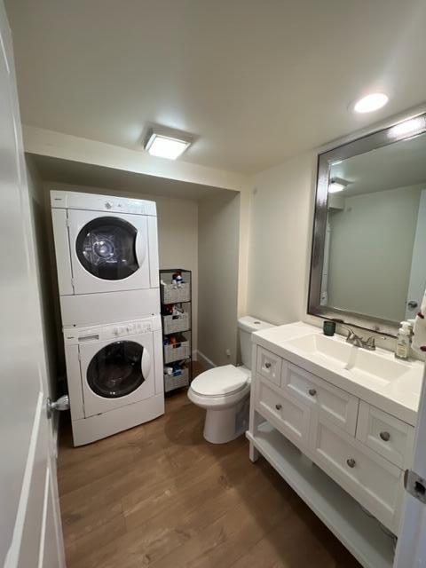 3900 County Line Road, Unit 16A Tequesta, FL 33469 - Photo 13 of 27 a bathroom with a toilet sink and a mirror