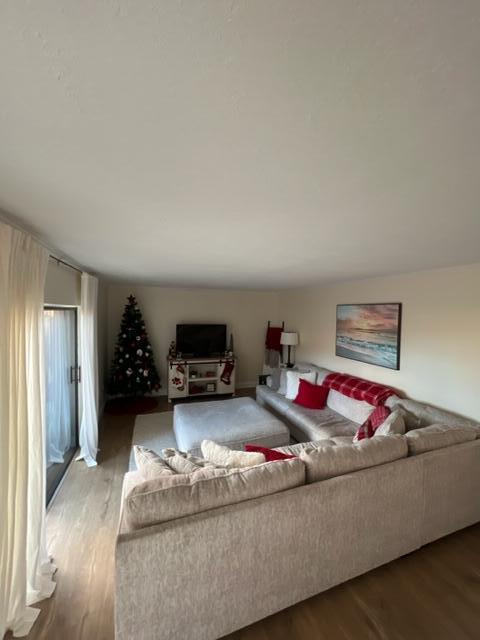 3900 County Line Road, Unit 16A Tequesta, FL 33469 - Photo 16 of 27 a living room with furniture and a flat screen tv