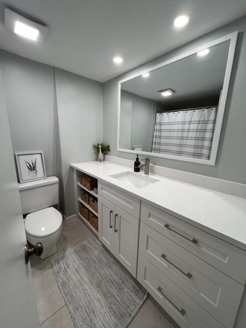 3900 County Line Road, Unit 16A Tequesta, FL 33469 - Photo 19 of 27 a bathroom with a toilet a sink and mirror