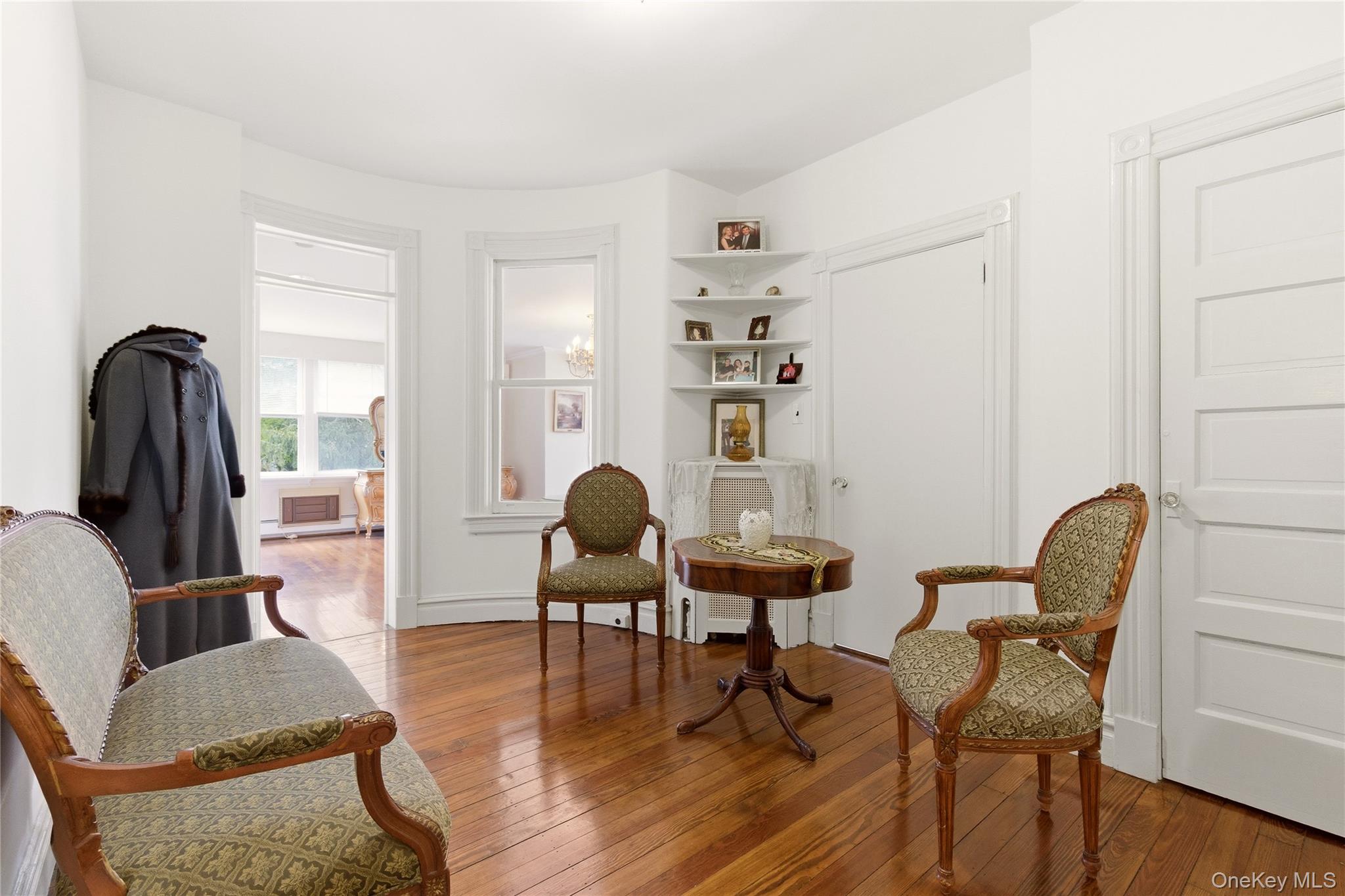 89 Duck Pond Road Glen Cove, NY 11542 - Photo 20 of 37 a living room with furniture and a window