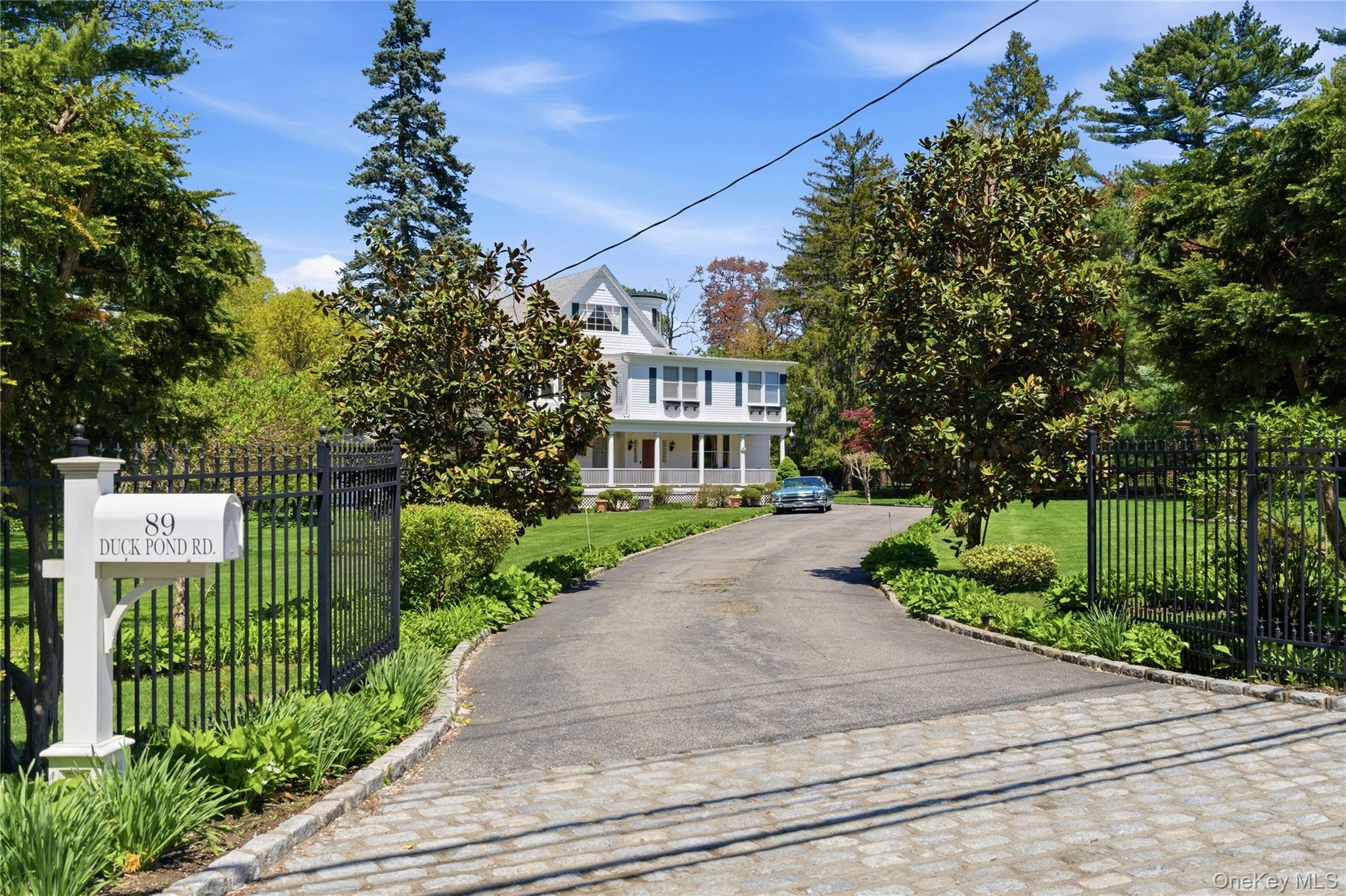 89 Duck Pond Road Glen Cove, NY 11542 - Photo 2 of 37