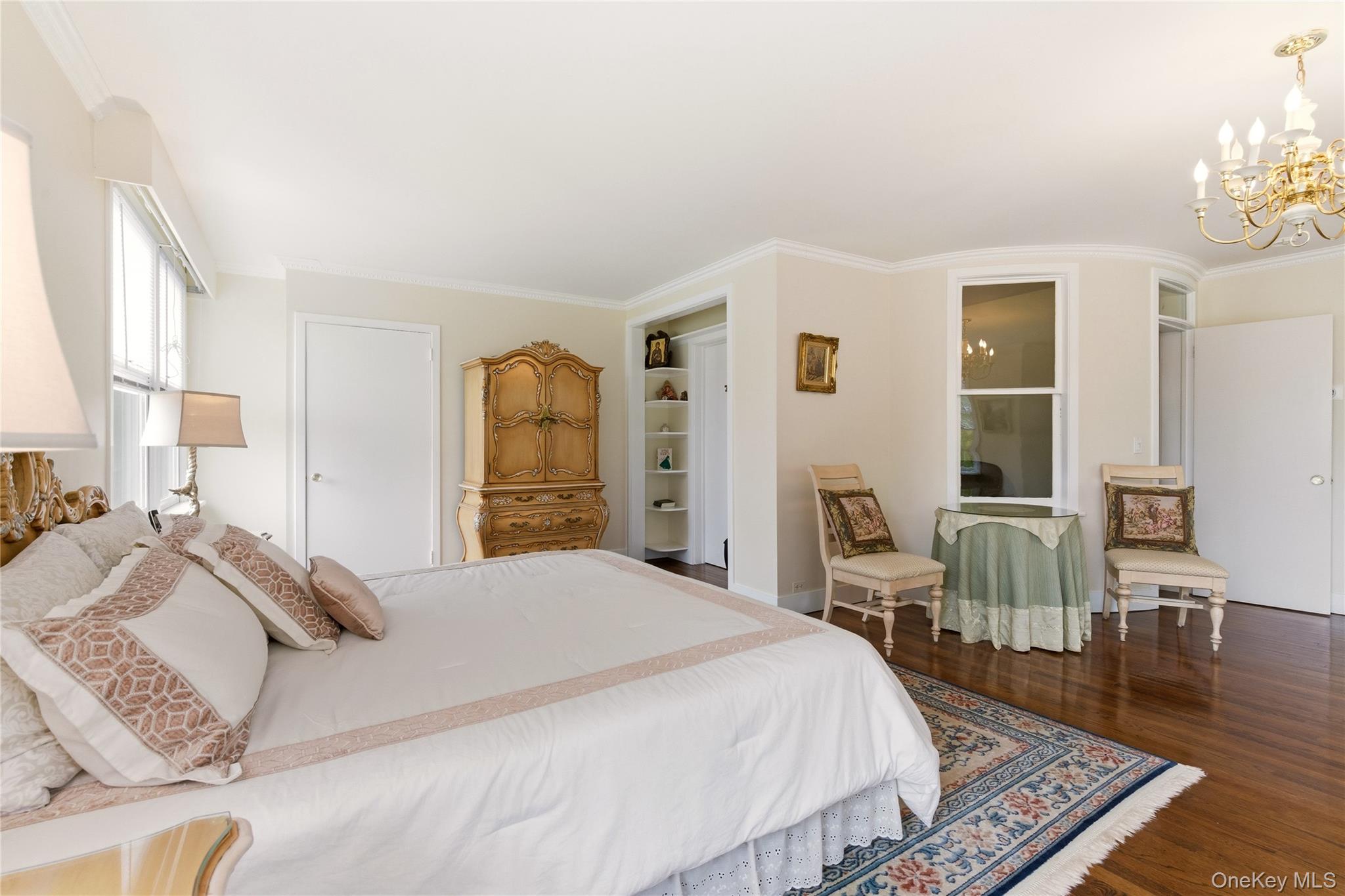 89 Duck Pond Road Glen Cove, NY 11542 - Photo 21 of 37 a spacious bedroom with a bed a table and chair