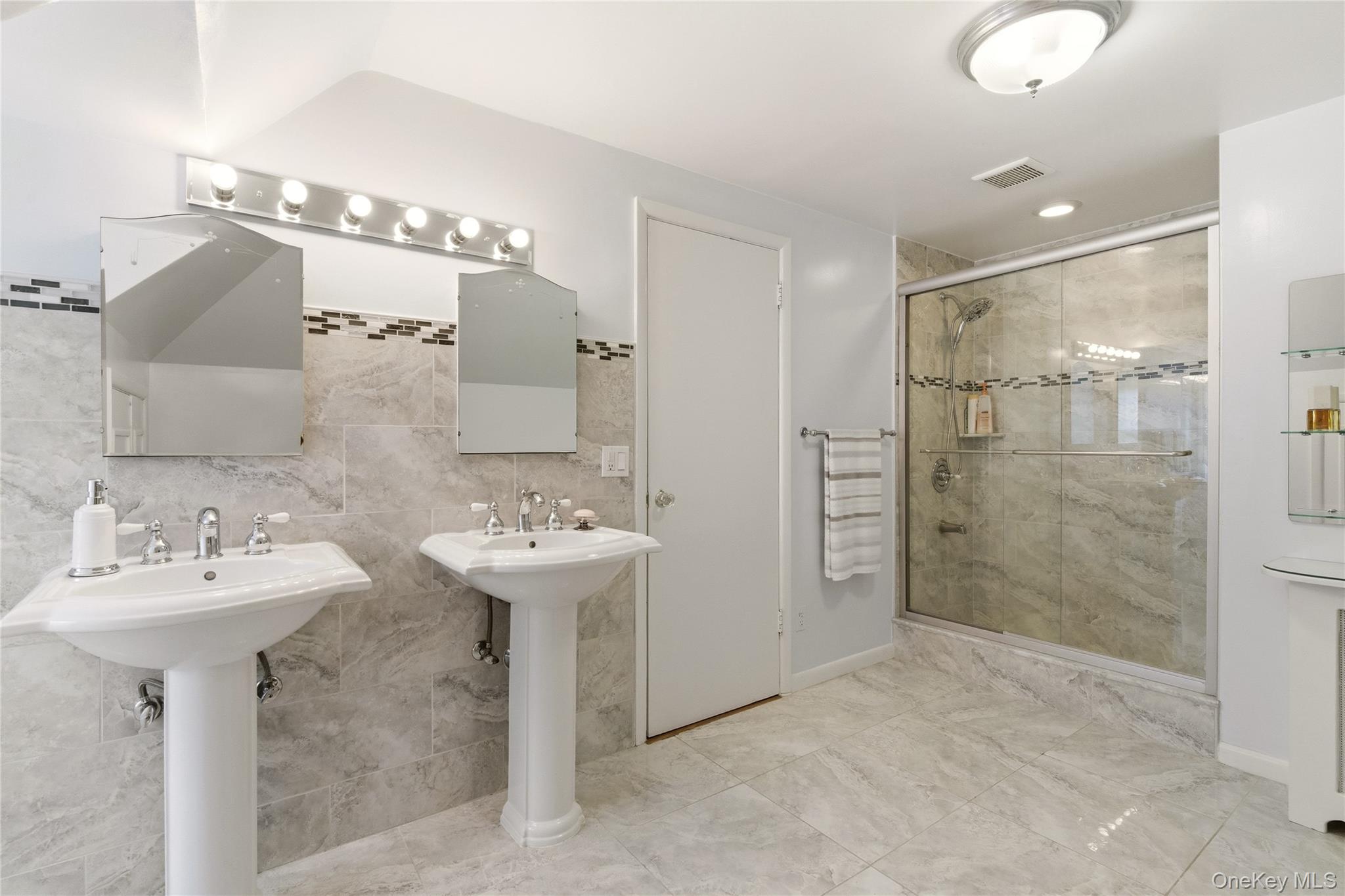 89 Duck Pond Road Glen Cove, NY 11542 - Photo 28 of 37 a bathroom with a sink shower and a mirror