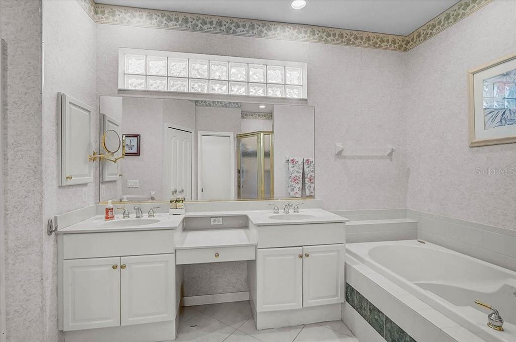 103 Bishopscourt Road Osprey, FL 34229 - Photo 18 of 55 a bathroom with a sink a large mirror and a bathtub
