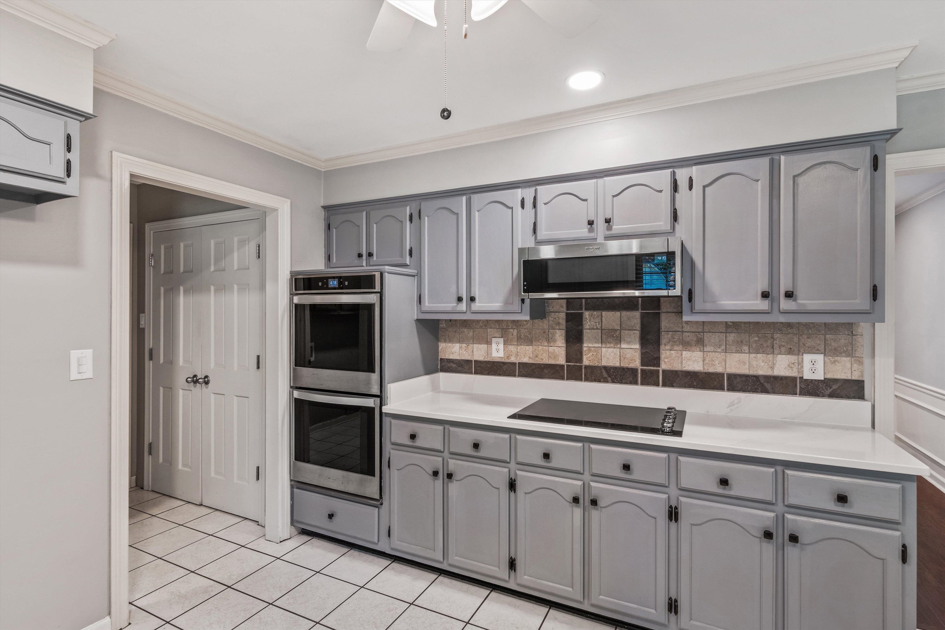 10288 Waterford Road Collierville, TN 38017 - Photo 8 of 35 A chef’s dream with Calcutta Gold quartz counters, 29 cabinets, 10 drawers, breakfast bar, double pantries, and top-tier appliances. Also a Breakfast Bar and Separate Breakfast Room..