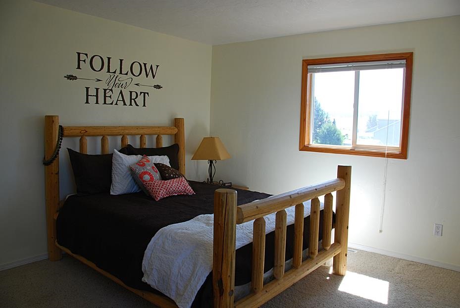 12118 North Fairview Road Mead, WA 99021 - Photo 10 of 20