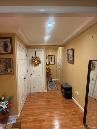 $285,000 | 758 Brady Avenue, Unit 112 | Pelham Parkway