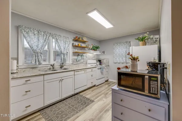 $365,000 | 1326 Valley Drive, Unit 8, Bristol, TN 37620