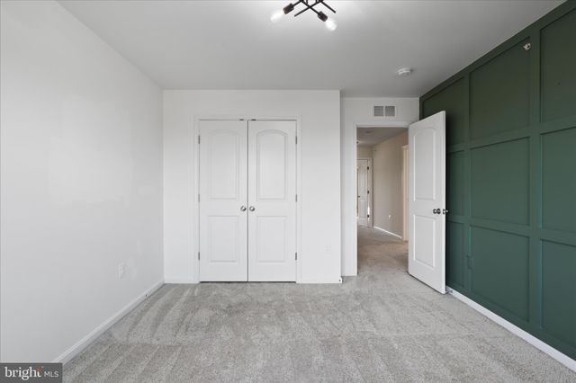 a view of an empty room and room