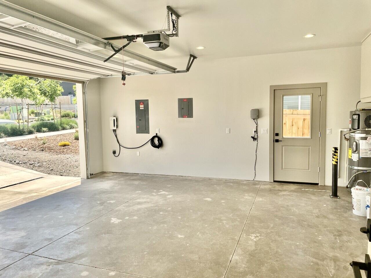371 Randy Street Ashland, OR 97520 - Photo 27 of 35 Garage
