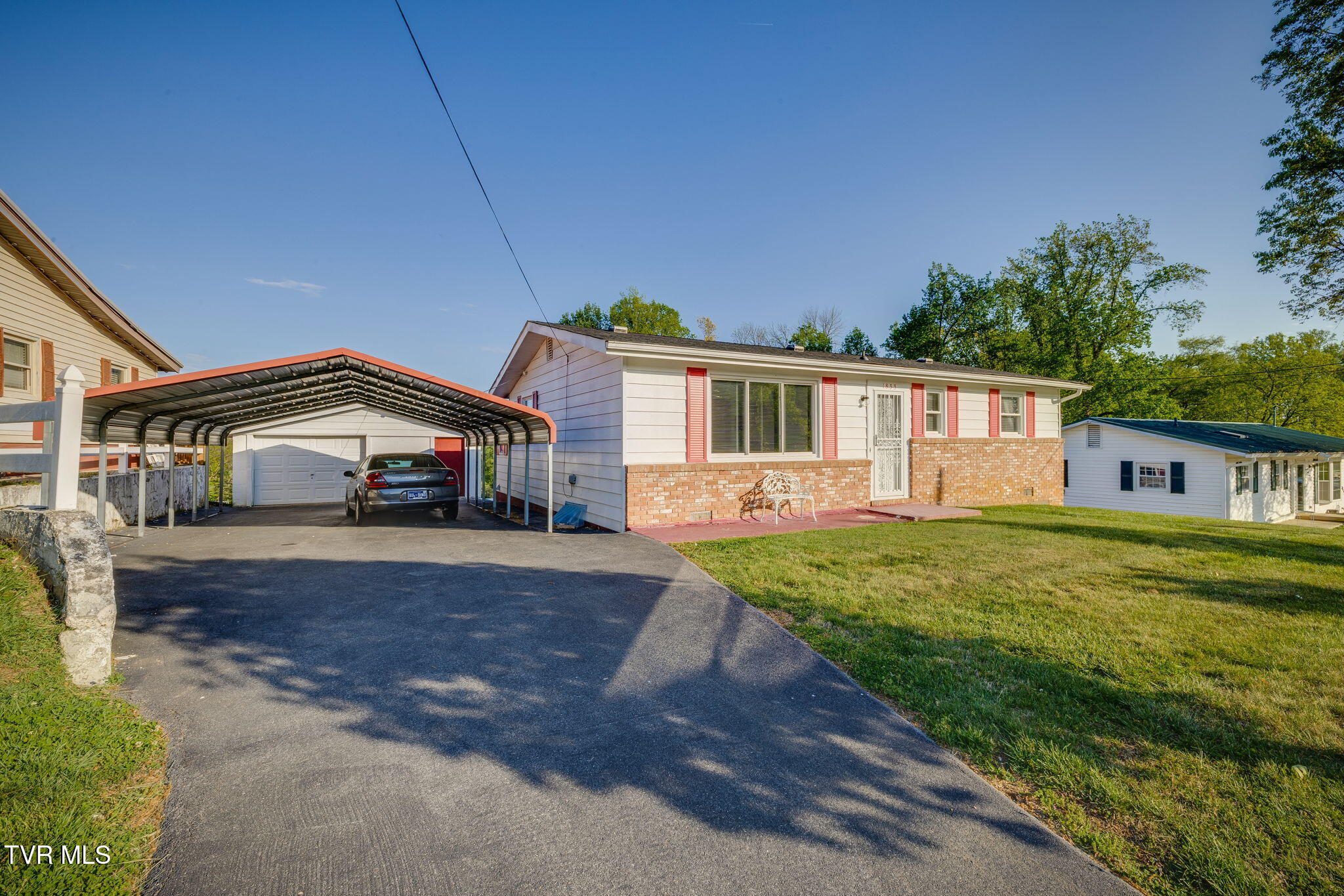 1833 Jackson Hollow Road Kingsport, TN 37663 - Photo 4 of 38 002