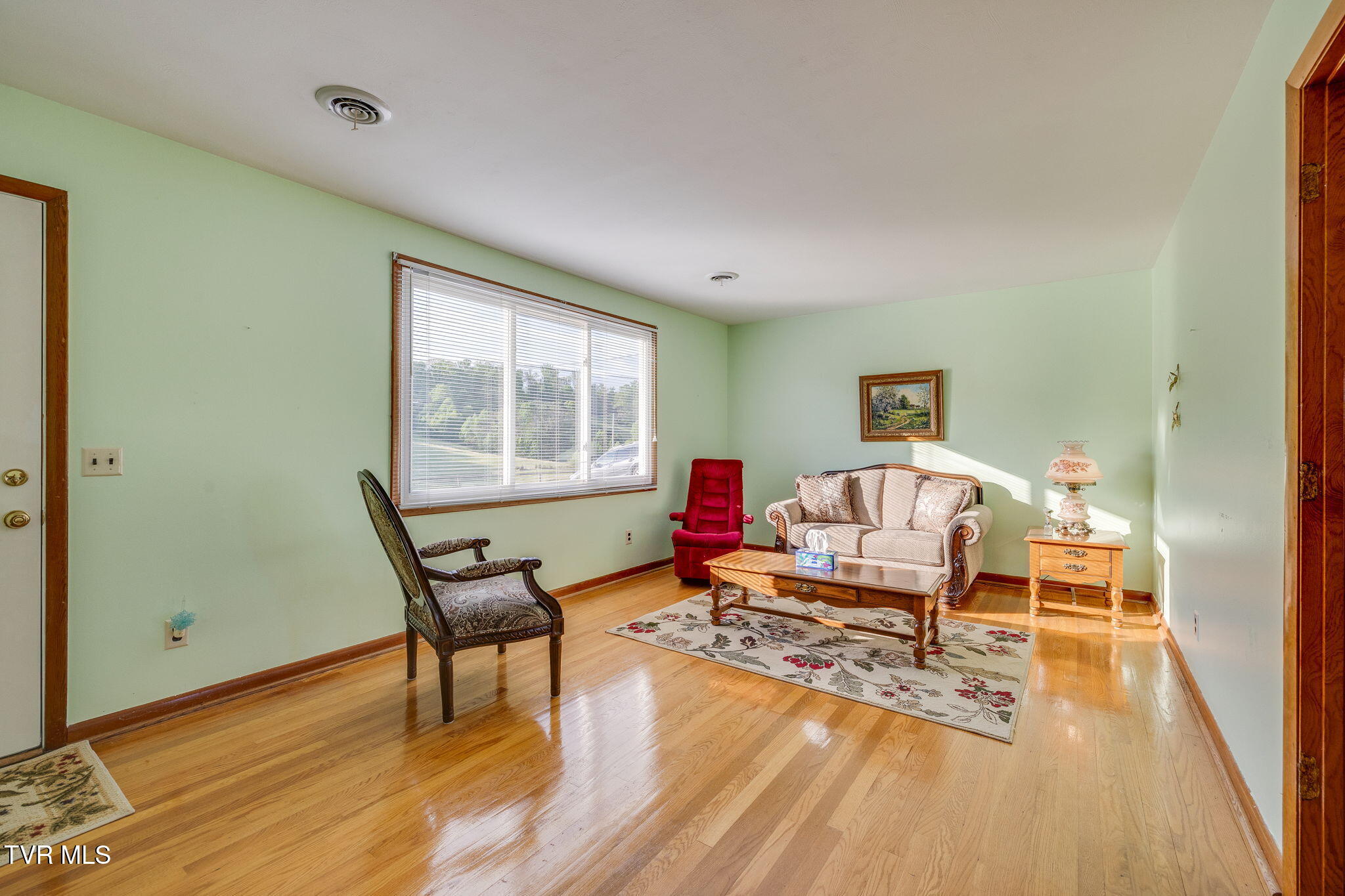 1833 Jackson Hollow Road Kingsport, TN 37663 - Photo 5 of 38 005