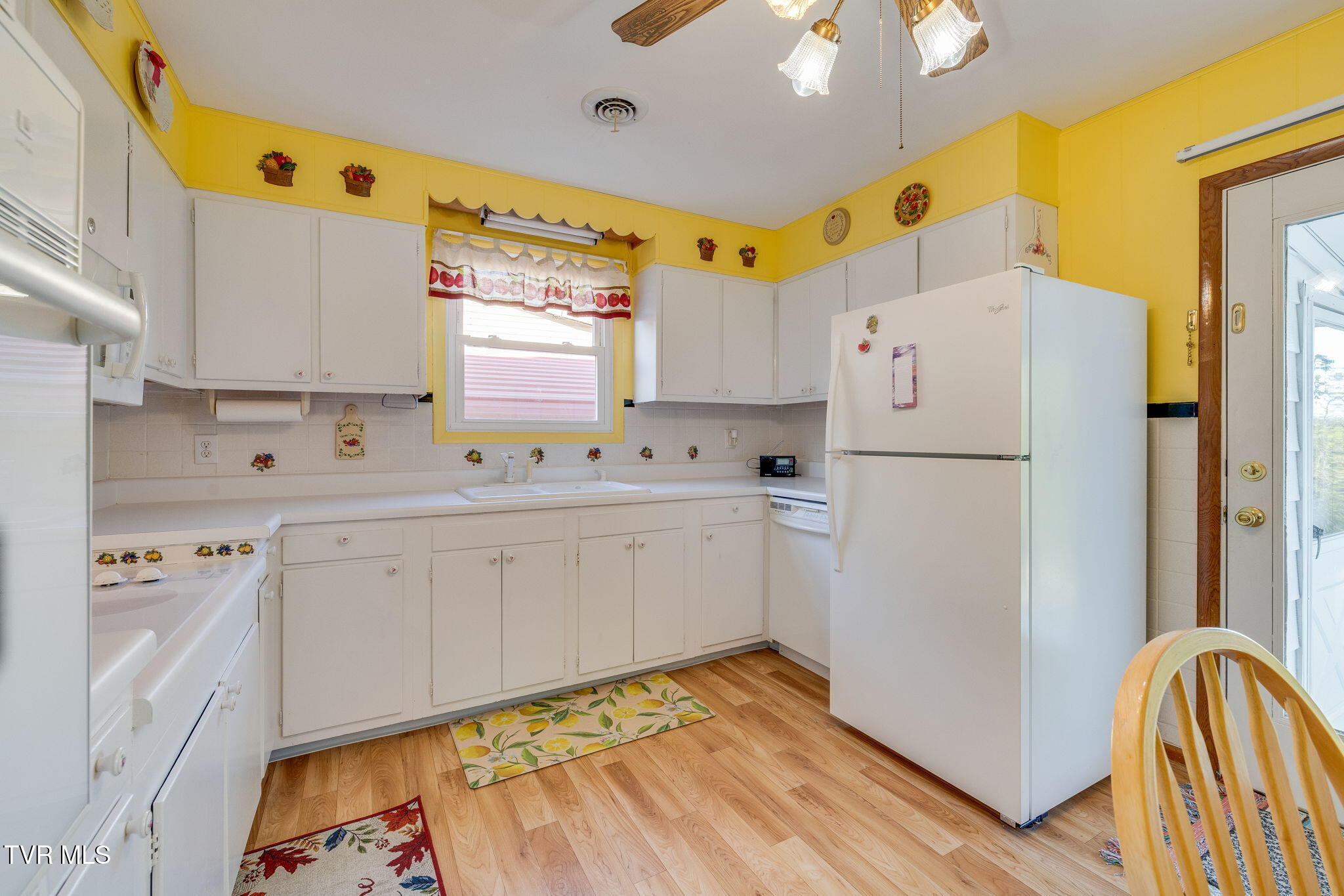 1833 Jackson Hollow Road Kingsport, TN 37663 - Photo 9 of 38 008