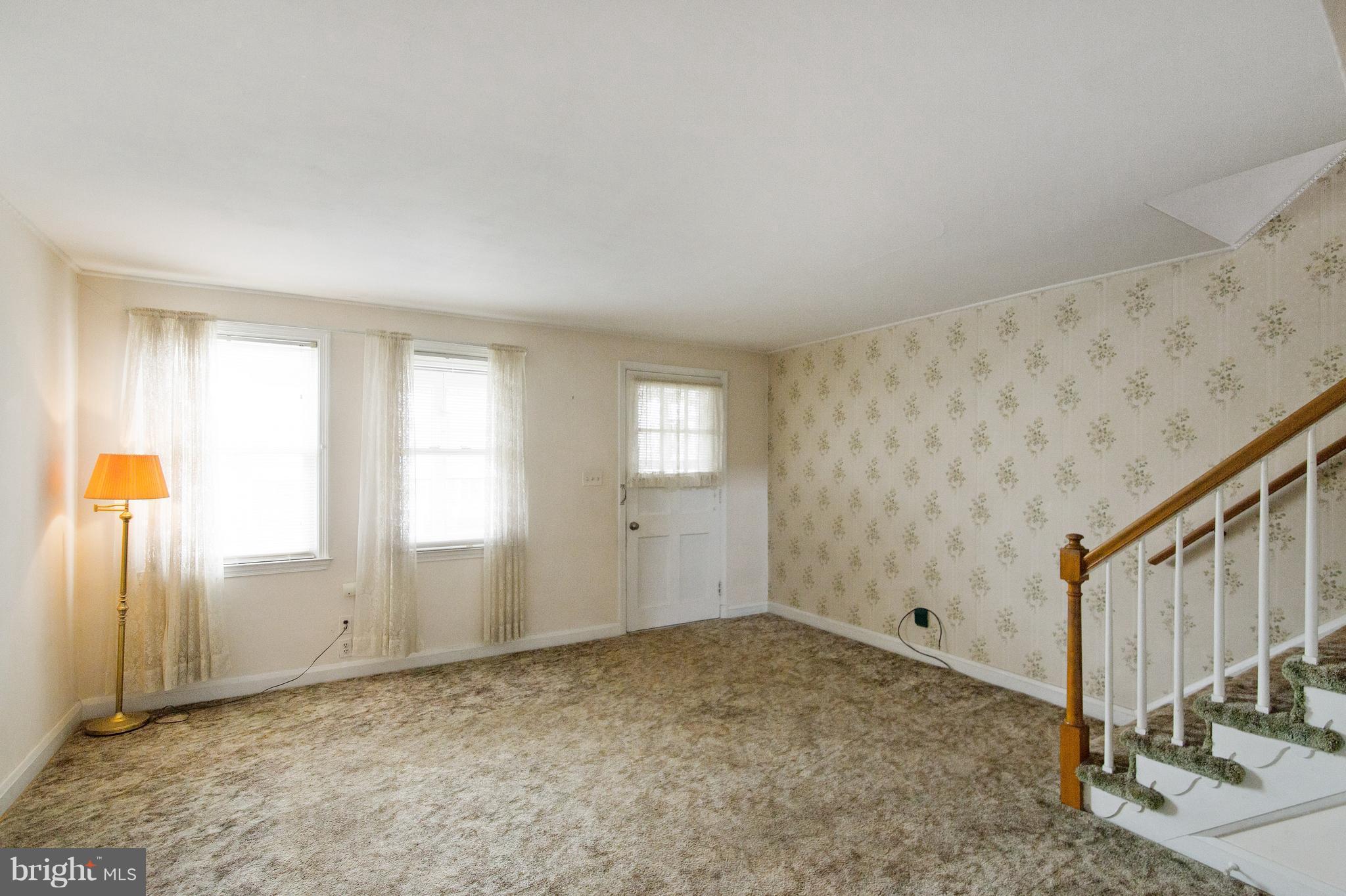 1031 Elm Road Baltimore, MD 21227 - Photo 3 of 25 Living Room