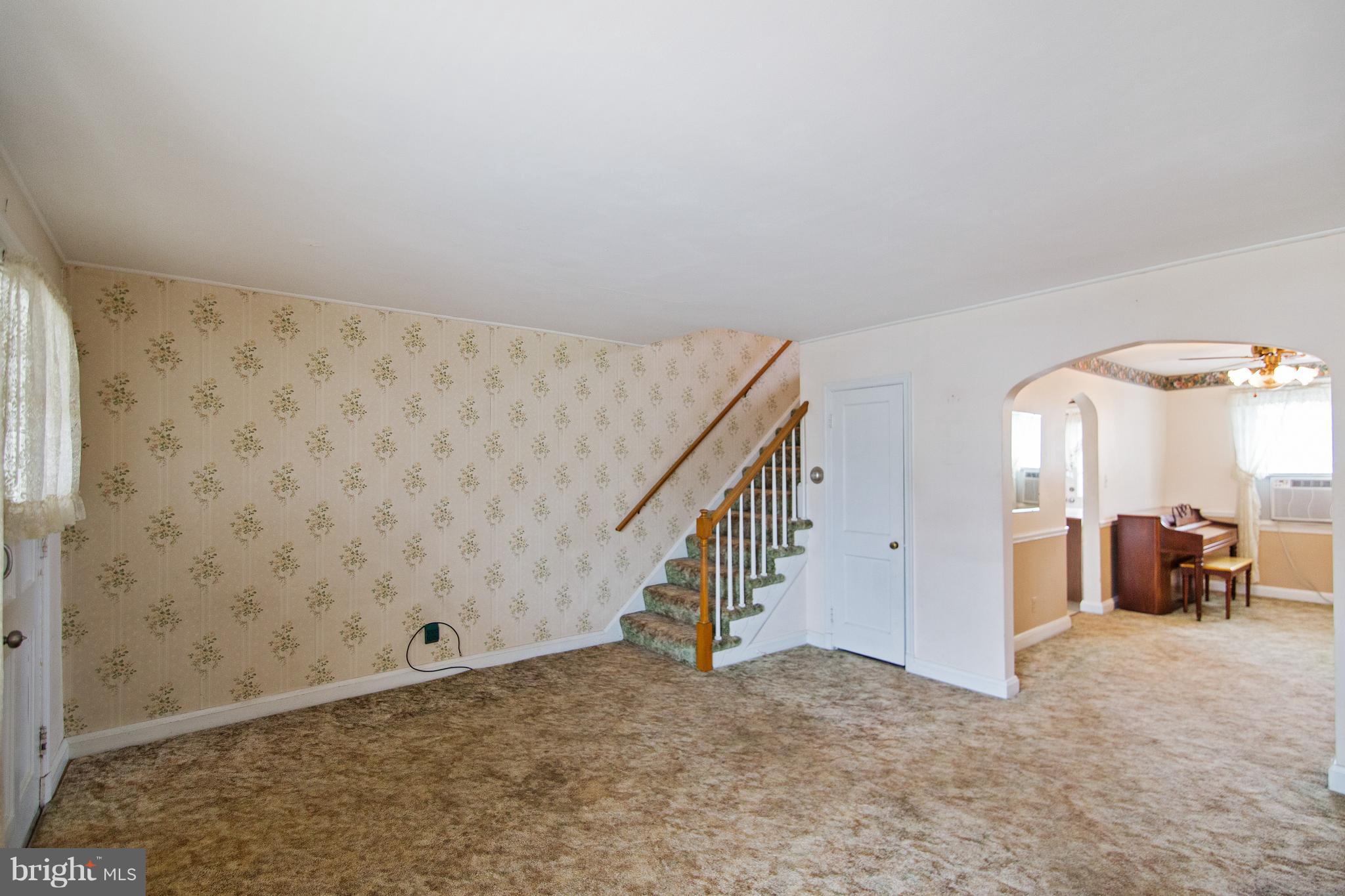 1031 Elm Road Baltimore, MD 21227 - Photo 5 of 25 Living Room
